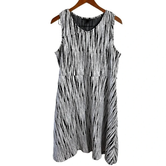 Lane Bryant Dress Size 16 Black and White Zebra Striped Knee Length Sleeveless - Picture 1 of 8